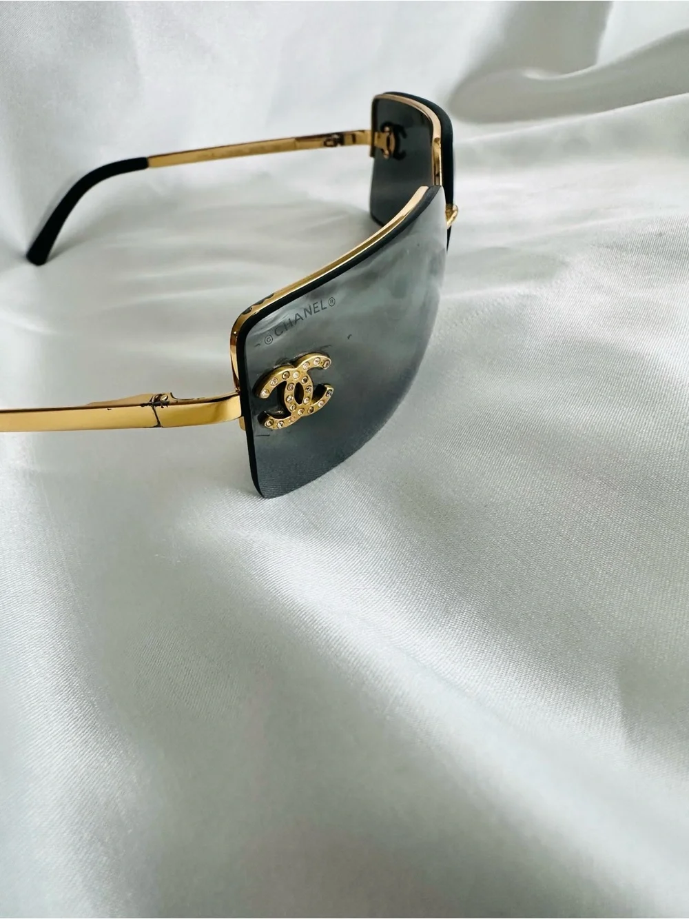 Rare 𝑪𝑯𝑨𝑵𝑬𝑳 Gold-Tone Frame Grey Mirror Sunglasses with CC Crystal #145